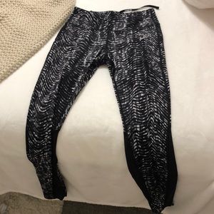 Black and White Nike leggings